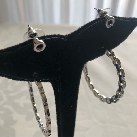 💜3/$30 Double Piercing Silver set of stud and Chain Hoops Torrid - Picture 4 of 6